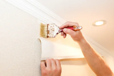 Pose de papier peint à Gordes — revêtements muraux et toiles de verre